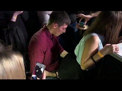 ❤️ ロシアのナイトクラブでリアルセックス。18歳のロシア人少女がナイトクラブで肛門と膣を犯される ️ ロシアポルノ ❌️❤